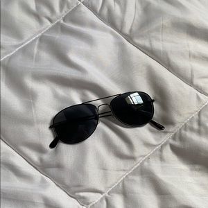 black aviator sunglasses